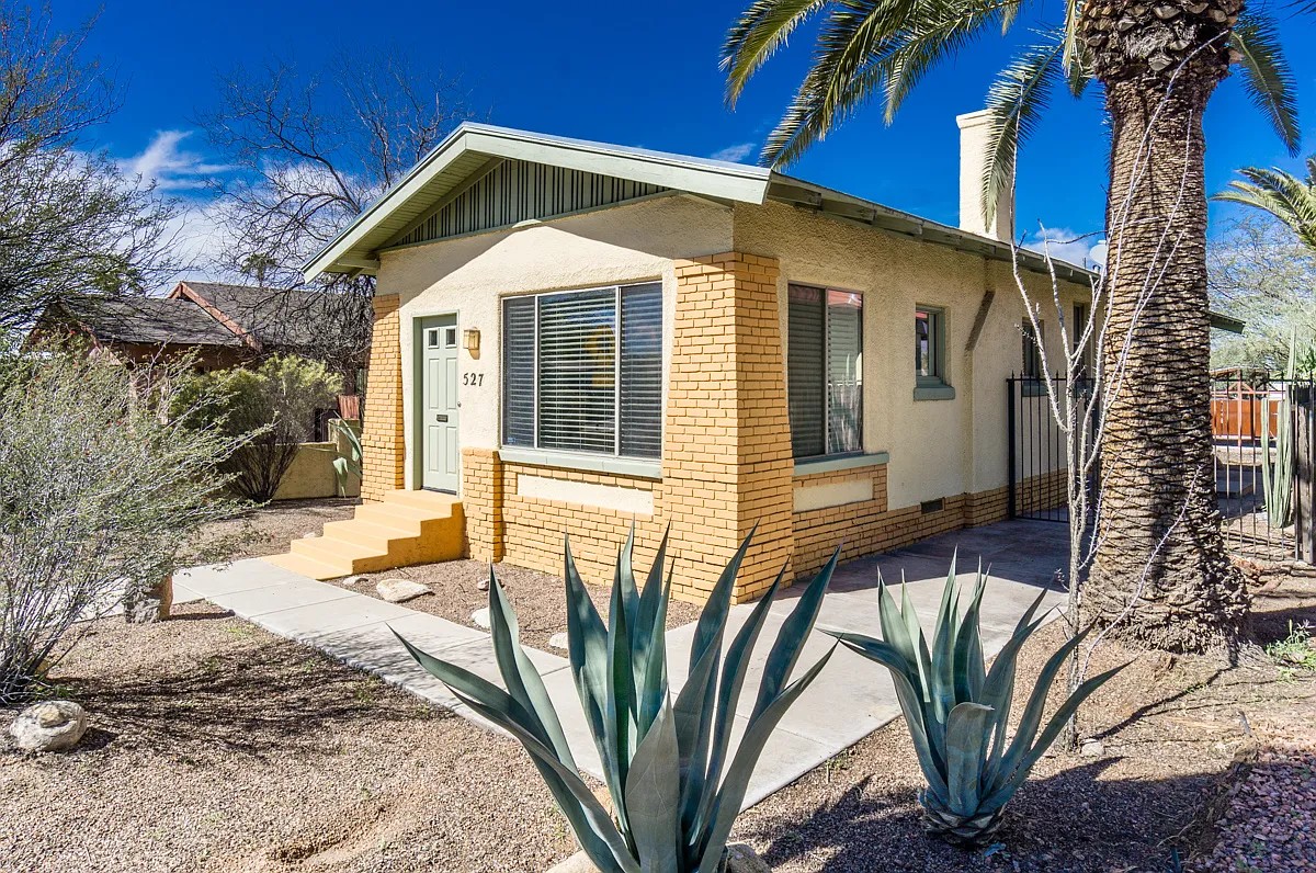 525 E Speedway Blvd – Front of house